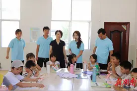 思政名师深入乡村指导大学生“三下乡”实践图片