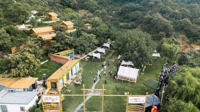 泉声秋韵·双节同庆｜摘山楂、泡温泉、住民宿，假期满是田园味