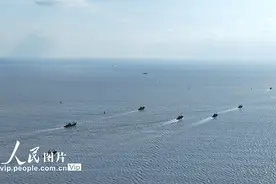 山东荣成：节后渔船出海捕捞图片