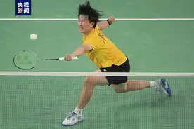 对手因伤退赛 何冰娇晋级巴黎奥运会羽毛球女子单打决赛图片