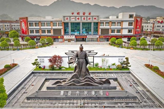 潮声丨诗和远方遇上黄芪乌鸡汤，一场说走就走的“新中式旅程”