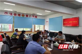 赫山区赫山街道：召开“三调联动”碰头会图片