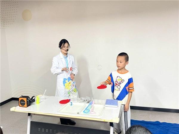 安庆科技馆开展“泡泡超能力实验室”科学实验秀