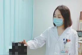 女子染发过敏，头皮瘙痒、渗液不止，医生：过敏者应尽量减少或避免染发图片