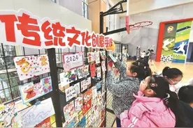 江苏中小学迎来春季新学期报到日图片