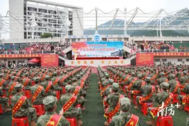 “铁军”子弟从戎启航，肇庆举行新兵欢送仪式图片