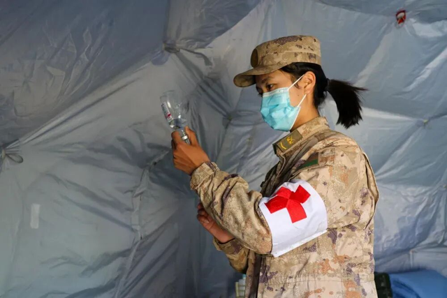 “特级神枪手”中唯一的女兵，竟是医疗救护员！