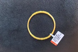 便宜，秒光！“金包银”手镯火了图片