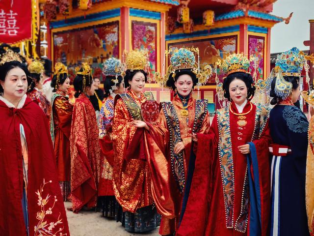 “凤舞神都·汉服同行” 汉服出行日活动在洛阳老城举行