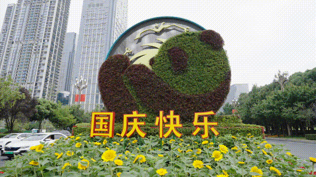 成都天府大道换上双节“限定皮肤”