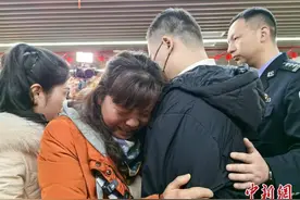 四川3岁男童失踪32年终于回家团圆图片