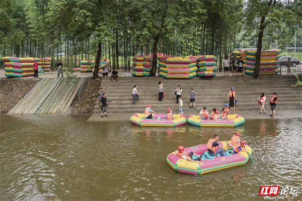 山风卷雾扑面来，才懂峡谷漂流的浪漫：揉碎燥热，撒满欢歌