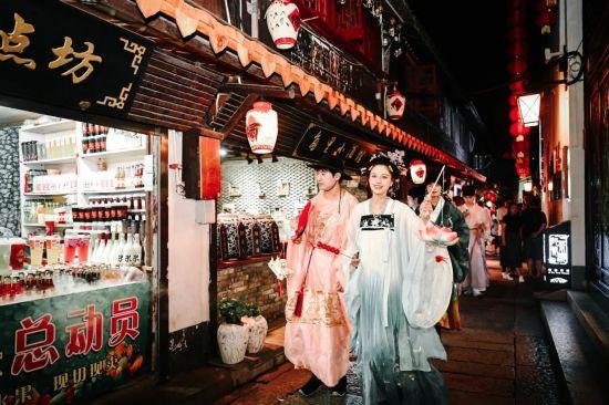 非遗奇遇、露天电影……上海夏日古镇还能这样玩