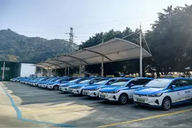 24小时对外充电！深巴长岭东梧桐山隧道口充电站开启“不打烊”服务图片