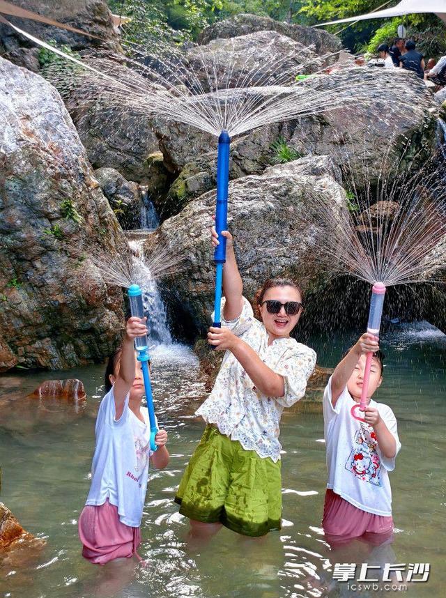 云雾溪流烟火气，沩山“圈”来度暑客