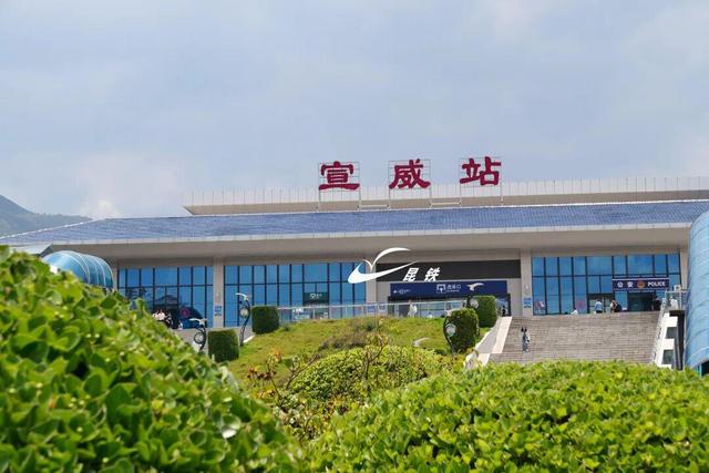 乘坐环线旅游列车，可以打卡云南这些美景和美食