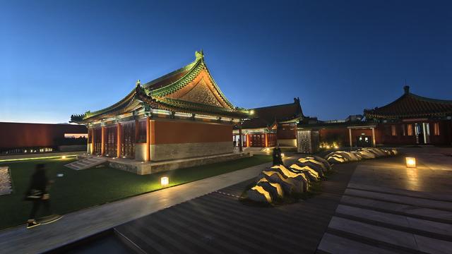 光影交织，在隆福寺顶楼看京城夜景璀璨