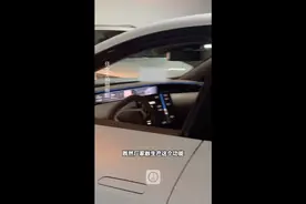 车辆在车库无人驾驶，厂家被业主起诉！车主称“厂家敢生产，凭啥不能用？”若出事该谁负责？律师解读→图片