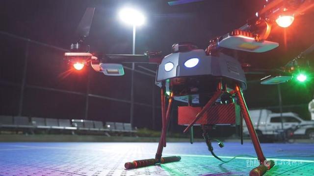 驻空照明机器人72小时续航，守护多场景应急