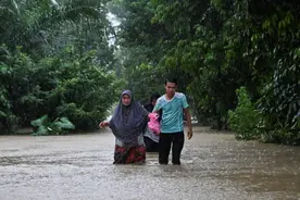 马来西亚东海岸地区水灾已致1人死亡 超3.4万人受灾图片