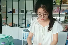 00后“育婴员”王嘉慧的成长与梦想之旅图片