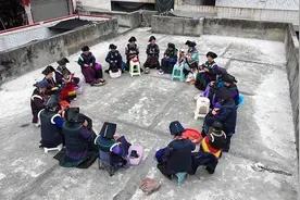 四川石棉：彝族绣娘一针一线织出最美“彝”裳图片