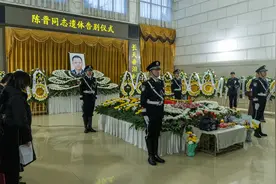 燃尽生命的坚守——追记全国公安系统二级英雄模范、鄂州市拘留所所长陈晋图片