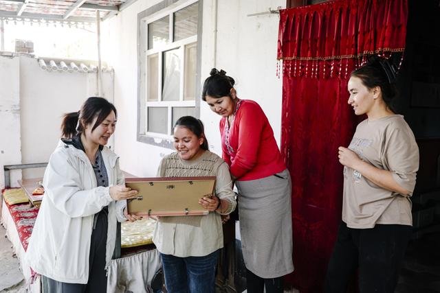 最后一站，精彩不断！新民晚报“海派文化大篷车”为叶城村民带来难忘记忆
