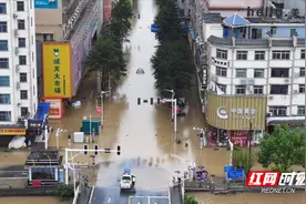 洪峰过境 永兴县紧急转移4500多名群众图片