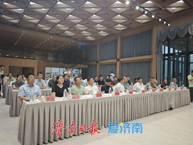 一条高速与一座山的诗意邂逅！济南、潍坊区县融媒采访活动走进淄博潭溪山