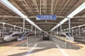 定制专行 开启诗和远方的浪漫图片