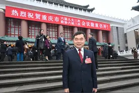 重庆市政协委员黄伟：推动铁路网与重庆枢纽机场全面深度融合｜代表委员访谈图片