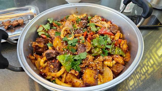 南宁×西宁夜市CP带你解锁 “南火西燃” 新玩法​
