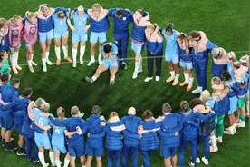 比赛上座率、俱乐部收入、球员待遇齐升！女足英超的“账上”凭啥两年翻一番？图片