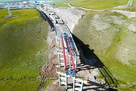 新疆交通重大工程建设快速推进 “强基建”畅通发展动脉图片