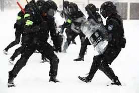 风雪无阻意志如钢，威海特警极寒挑战展英姿图片