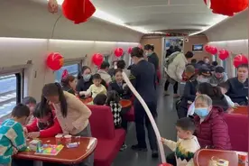 高铁上新“遛娃舱”，这样的创新不妨更多些丨人民锐见图片