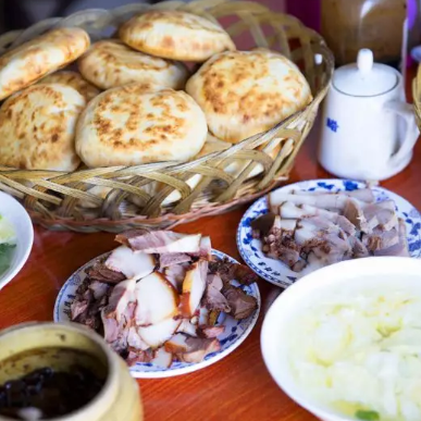 璀璨无比！龙庆峡冰灯今天正式开门迎客 | 周末京郊微度假