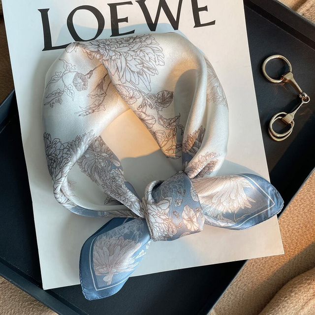 用一条丝巾，把百元单品穿出千元效果