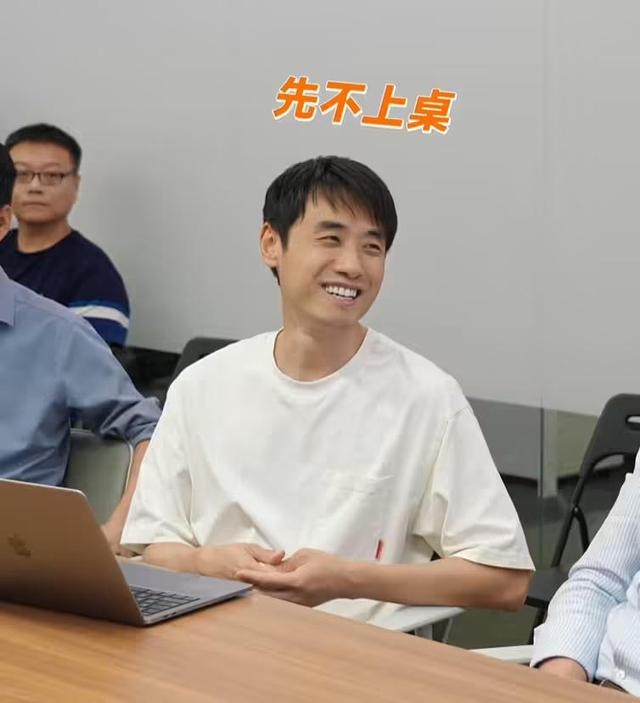 小米卢伟冰：金凡可以上桌了