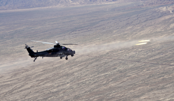 备受关注的00后陆军女飞行员	，结婚了！