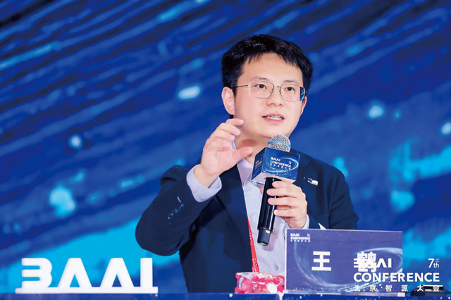 机器人跨越“三重门”——具身智能创新者亲历的现实与趋势丨议事厅