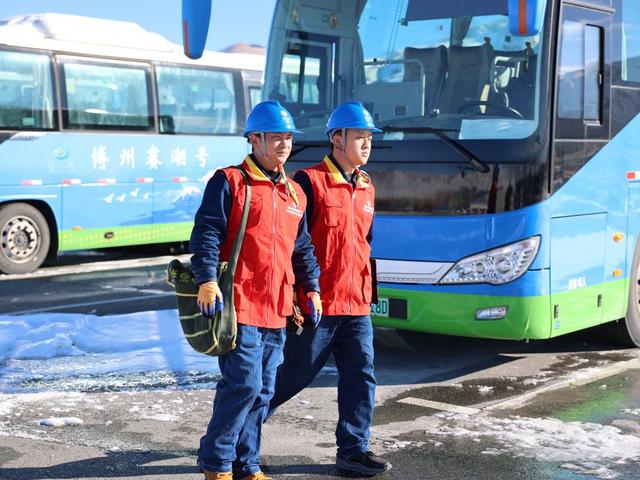 全域感知引客来　新疆赛里木湖冬季旅游热度攀升