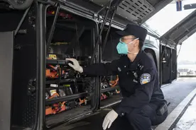 在奋斗中闪光，他们是珠海优秀的党员边检民警图片