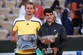 法网综合：阿尔卡拉斯首夺法网男单冠军图片