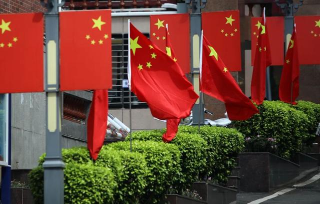 氛围拉满！古城刷屏了，最美中国红！