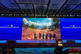 非洲青年求职，中国企业“抢”话筒图片