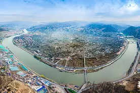 皋兰什川万亩古梨园梨花竞相绽放图片