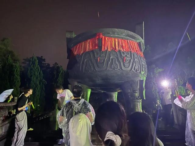 限量招募！鼎湖山夜爬来了！邀你共赴山海之约↘