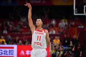 易建联退役，中国男篮08黄金一代正式谢幕图片